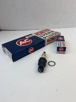 NOS VINTAGE AC R43N ACNITER SPARK PLUGS(8) 4 GREEN RINGS - Image 1 of 4