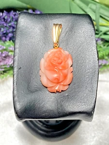 Lovely Chinese Export 14K Gold Carved Angel Skin Coral Rose Flower Pendant Vtg - Picture 1 of 12