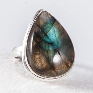 Hermoso anillo, labradorita brillante, latón macizo plateado, talla 55 - Imagen 1 de 4