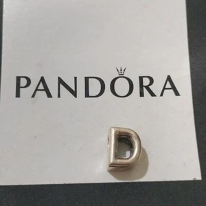 Pandora Plata Esterlina Letra Abierta D Alfabeto Dije con Patrón de Corazón - 797458 - Imagen 1 de 3