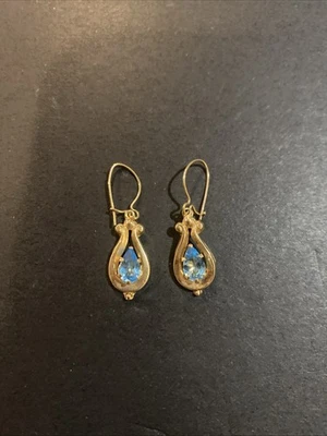 Pendientes colgantes vintage de topacio azul de oro amarillo de 14K Foto 1 de 4