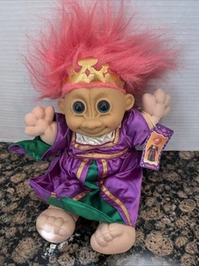 Vintage Russ Troll Kidz Guinevere Troll Puppe Prinzessin - lila Kleid - rosa Haare - Bild 1 von 3