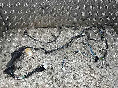 Cableado puerta delantera izquierda MITSUBISHI L200 2,4 L MK5 2015-2019 N/S 8512F060 Foto 1 de 4