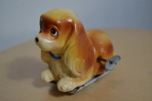 Juguete perro pvc a cuerda con base hojalata y ruedas - ALPS - Made in Japan - Imagen 1 de 5