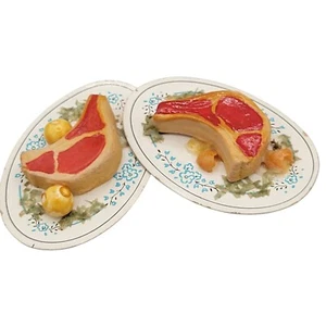 Puppenhaus Miniatur Steaks auf Platten Abendessen Essen Vintage Maßstab 1:6 - Bild 1 von 9