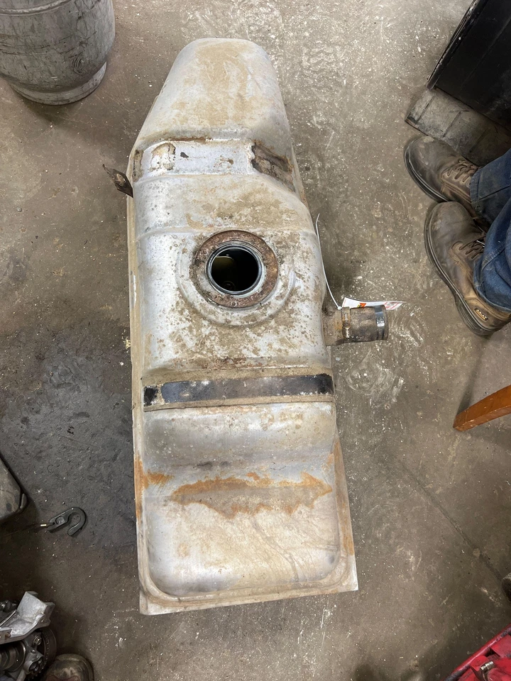 Chevrolet S10 1986-1993 conjunto de tanque de combustible 13 galones OEM 15659268 Foto 1 de 2