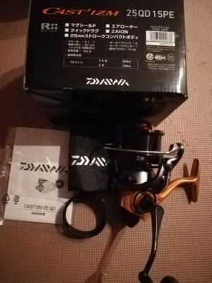Daiwa Castism 25 Qd 15Pe Throwing Reel With Drag Foto 1 de 4