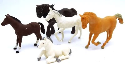 HERALDO BRITÁNICO - 5 CABALLOS DE GRANJA - DE LOS AÑOS 60 Y 70 Foto 1 de 3