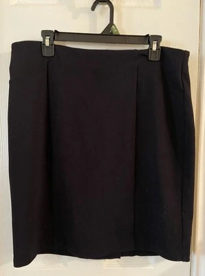 Falda negra Roz & Ali hasta la mitad de la rodilla con abertura trasera talla 1X Foto 1 de 4