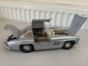 Burago Silver Mercedes-Benz 300 SL 1954 1/18, Made in Italy Used. - Picture 1 of 8