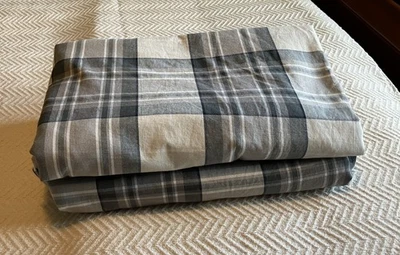 "Dos (2) edredones dobles IKEA SMALRUTA gris, beige y crema a cuadros 64"" X 86"" a juego" Foto 1 de 4