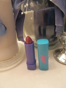 Wink Lippenstift-06 Lovely Red! Volle Größe/KOSTENLOSER VERSAND!! - Bild 1 von 1