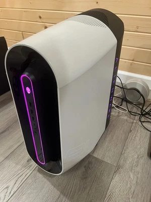 Dell Alienware Aurora R9 (1TB SSD + 2TB HDD, i7-9700K, 32G DDR4, RTX 2080Ti) - Image 1 of 3