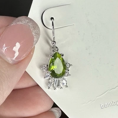 Серьги для вечеринок с бомбами — 3709 — созданный в лаборатории темный перидот — с родиевым покрытием - Изображение 1 из 4