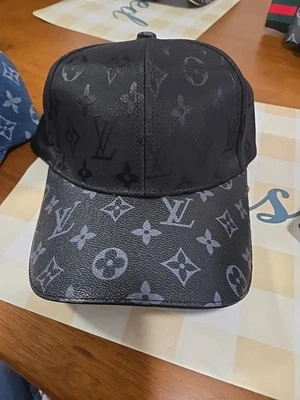Hermosa Gorra Louis Vuitton Men's - Image 1 of 4