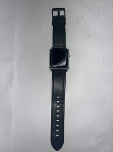 Apple Watch Series 4 - 40mm WR-50M GPS - Photo 1 sur 3
