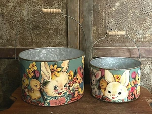 Happy Easter Bunny Vintage Estilo Retro Metal Madera Fianza Manija Cubo Cesta 2 piezas - Imagen 1 de 9