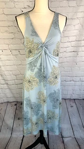 Vestido midi sin mangas floral azul pálido BCBGMaxAzria cuello en V corpiño atado alto-bajo L - Imagen 1 de 24