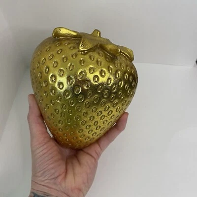 Decoración Fresa Pintada en Oro  Foto 1 de 4