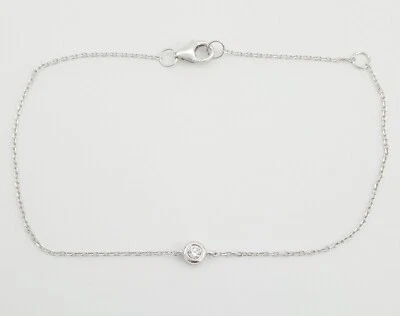 Brazalete redondo brillante con bisel de diamantes por yarda de oro blanco de 14 quilates de 0,06 quilates Foto 1 de 4