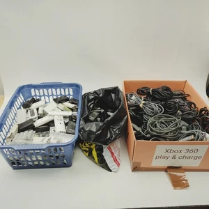 GROSSER RESTPOSTEN MICROSOFT XBOX 360 PLAY & LADEKABEL & AKKUPACKS - Bild 1 von 4