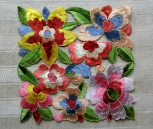 ALTE APPLIKATION - LANDE-ZIGARETTTEN - BLUMENBUKETT - 15 cm x 15 cm - Picture 1 of 1