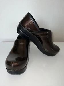 Dansko Womens Leather Closed Toe Clogs Brown Patent Shiny 38 US 7.5-8 - Picture 1 of 12