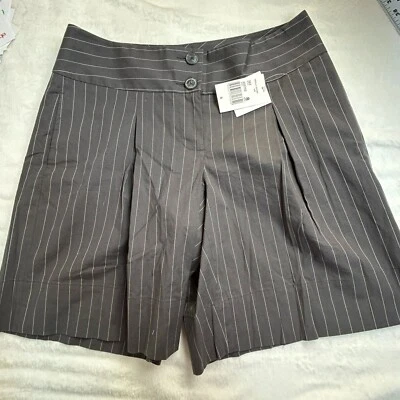 Bermudas cortas informales plisadas tiro alto a rayas negras 8 nuevas con etiquetas Cabi para mujer Foto 1 de 4