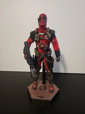 Sideshow Collectibles 独家漫威死侍 12 英寸人偶 1/6 比例 100178 — 第 1/4 张图片