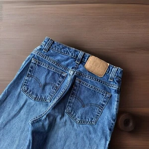 VINTAGE Levis 551 Jeans Womens 6 Tapered Relaxed Denim Cotton Mom 90s USA 26x30 - Picture 1 of 11