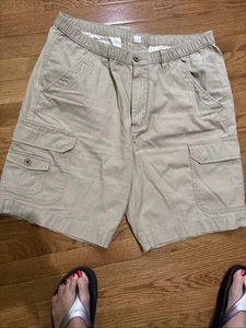 Islander Sportsware Men’s Khaki Shorts Sz Large button & zipper Cargo pockets, - Picture 1 of 6