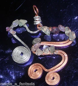 Ciondolo ARTIGIANALE in Alluminio e FLUORITE ARCOBALENO NO NICHEL energia CHAKRA - Foto 1 di 1