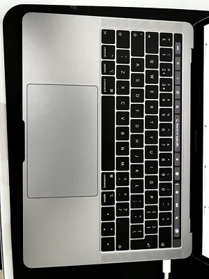 Apple MacBook Pro 13.3” (1TB SSD, Intel Core i7 9th Gen., 2,80 GHz, 16GB) Laptop - Image 1 of 4