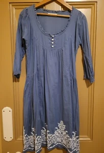 ONE SEASON BLUE COTTON DRESS WITH WHITE EMBROIDERY ON HEM. SZ S. AS NEW. - Picture 1 of 22