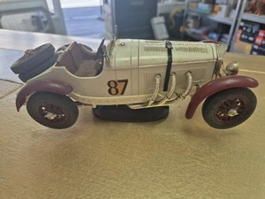 Burago 1/18 Scale 7524B - Mercedes Benz SSK Race Car #87 - White/Maroon - Picture 1 of 5