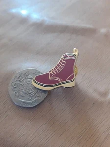 Rare NORTHAMPTON TOWN BADGE - Picture 1 of 4