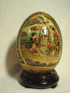 Hermoso Vintage Satsuma Ware Moriage Huevo Geisha Niñas y Soporte de Madera - Imagen 1 de 6