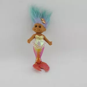 Bambola vintage Russ Troll 9" corallo sirena blu capelli viola arancio irridescente ta - Foto 1 di 5