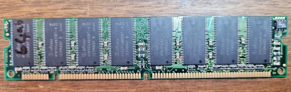 1 x (8 x HYB39S64800BT-8) Infineon 64MB PC100 100MHz 168-pin DIMM SDRAM - Image 1 of 3