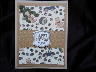 Tarjeta de cumpleaños para niños hecha a mano con estampado con autos, camiones, osos, bloques Foto 1 de 4
