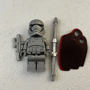 LEGO Captain Phasma (Pointed Mouth) Minifigure Star Wars 75201 (2018) - Picture 1 of 4