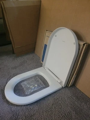 Asiento de inodoro delantero cerrado alargado Duravit D0020290000 Starck con cierre suave Foto 1 de 2