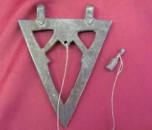 1700s ANTIQUE BRONZE MASONS LEVEL & PLUMMET – MASONIC SYMBOL EXTREMELY RARE - Picture 1 of 10