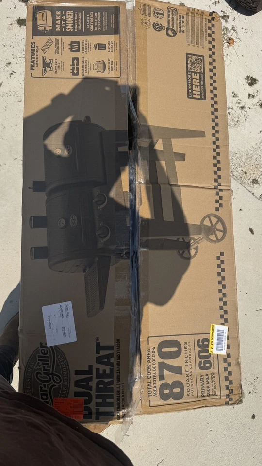 Parrilla de gas y carbón de 3 quemadores Char-Griller - negra Foto 1 de 4