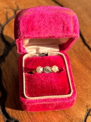 Anillo eduardiano de oro amarillo de 14 k con diamantes y perlas talla mina antigua de 0,25 quilates Foto 1 de 4