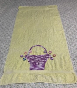 Toalla de cañón de colección cesta de ganchillo flores amarilla 40" x 21" EE. UU. Cottagecore - Imagen 1 de 9