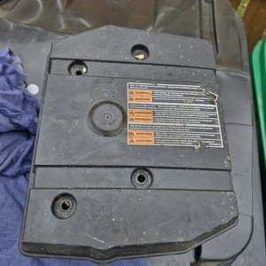 Mariner Mercury 50hp 60hp 3 cylinder outboard Air box YEAR 1998 - Picture 1 of 1