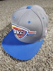 OKC Oklahoma City Thunder NBA Logo Sombrero Ajustable Snapback Gorra Mitchell & Ness - Imagen 1 de 9