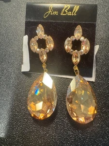 Jim Ball Crystal Gold Colored Pierced Earrings NWT SALE 2.5 inches - Foto 1 di 1