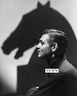 Clark Gable w profilu z cieniem głowy konia na ścianie portret zdjęcie